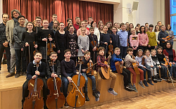 Gruppenbild der Preisträger mit Lehrern