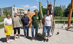 Spielplatzpaten auf dem Spielplatz Kleinfeldpark: Alwine Wille, Hanne Kaiser-Munz (Stadtseniorenbeirat), Edwin Fischer (Stadt Lahr, Stadtmühle), Pastor Martin Metzger und Kerstin Warten. 