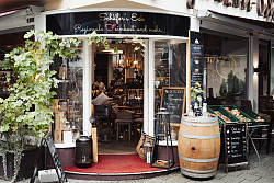 Schäfer´s Eck Außenansicht Rosenbrunnen