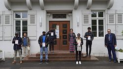 Gemeinsame Freude über das deutsche Sportabzeichen in Silber – hintere Reihe: Simon Jacobs, Abdoul Malik Kondowou, Gabriele Moser und Tesfalem Feshaye (von links), vordere Reihe: Mohamed Soumah, Lamin Sillah, Antoinette Fagbenro und Guido Schöneboom (von links).