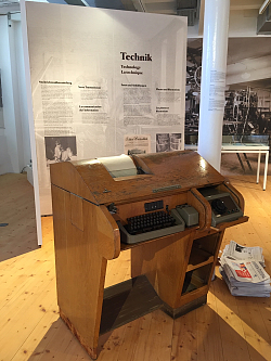 Bei der Ausstellung Stadt im Blatt im Lahrer Stadtmuseum wird auch ein Fernschreiber ausgestellt. Das Bild zeigt den alten Fernschreiber im Museum