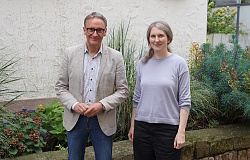 Auf dem Foto zu sehen ist links Oberbürgermeister Markus Ibert, rechts neben ihm Miriam Taeger