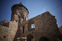 Der Storchenturm Lahr ist als Rest der Tiefburg der Geroldsecker bis heute erhalten.