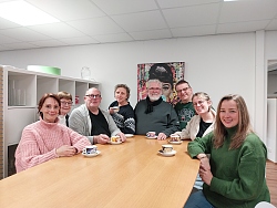 Das Foto zeigt die VHS-Schreibgruppe von links: Daniela Dittel, Marita Günther, Michael Ständer, Claudia Krappitz, Gunther Häß, Michael Paul, Felicitas Frei, Carola Weingärtner