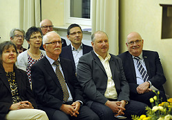 Stadt Lahr: Verleihung der Verdienstmedaille im Haus zum Pflug. Blick ins Publikum. Im Vordergrund Hans-Peter Lukesch und Bernd Hierlinger. 