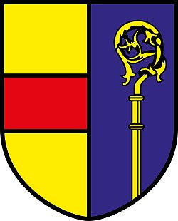 Das Bild zeigt das Wappen von Reichenbach. Es zeigt ein gespaltenes Schild, in dem links auf gelbem/goldenem Grund ein roter Querbalken und rechts auf blauem Grund ein gelber/goldener Krummstab zu sehen sind.
