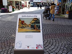 Das Foto zeigt die Stele in der Kirchstraße
