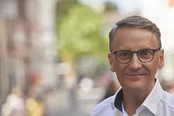 Oberbürgermeister Markus Ibert in der Lahrer Innenstadt